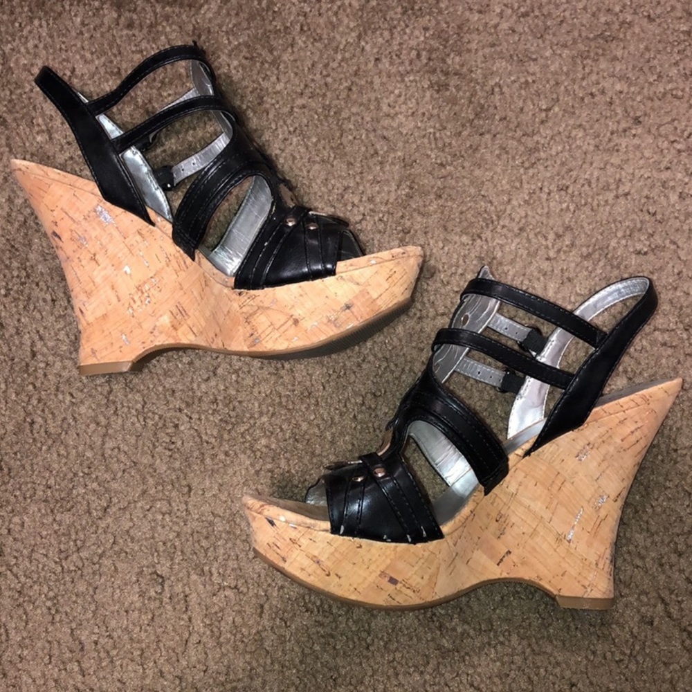 Guess wedges